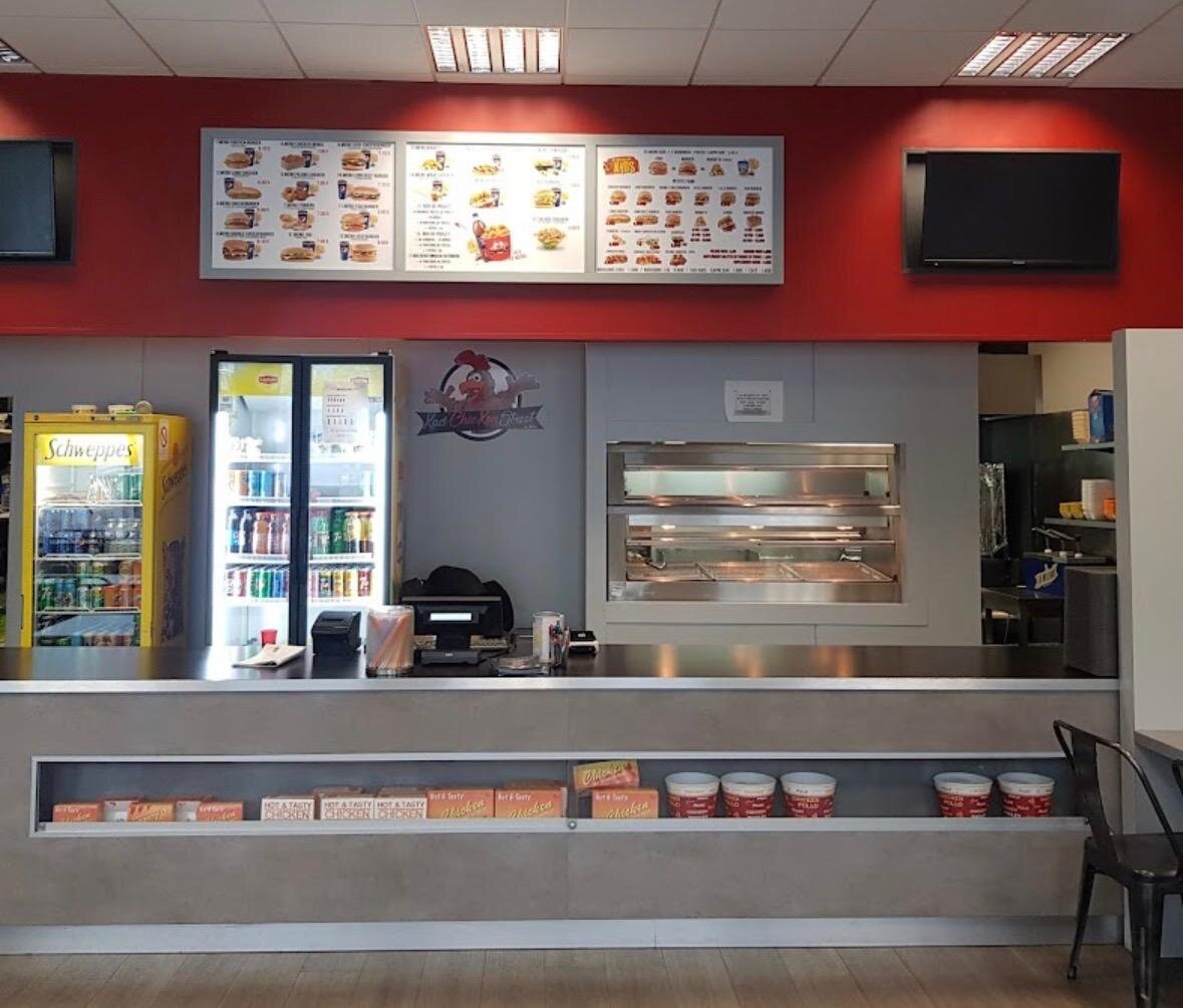 Comptoir Kad' Chicken Street avec tableau menu